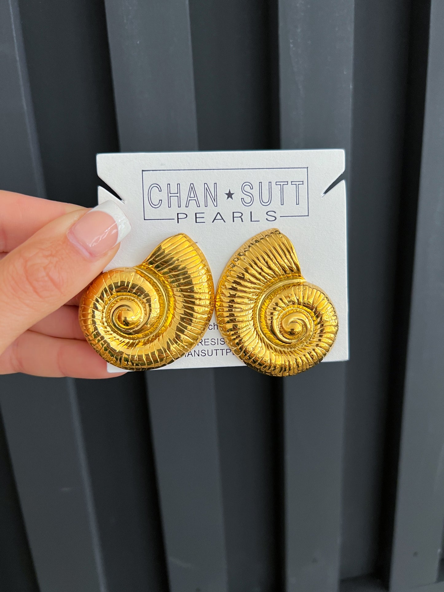 LARGE SHELL EARRINGS - Southern Divas Boutique