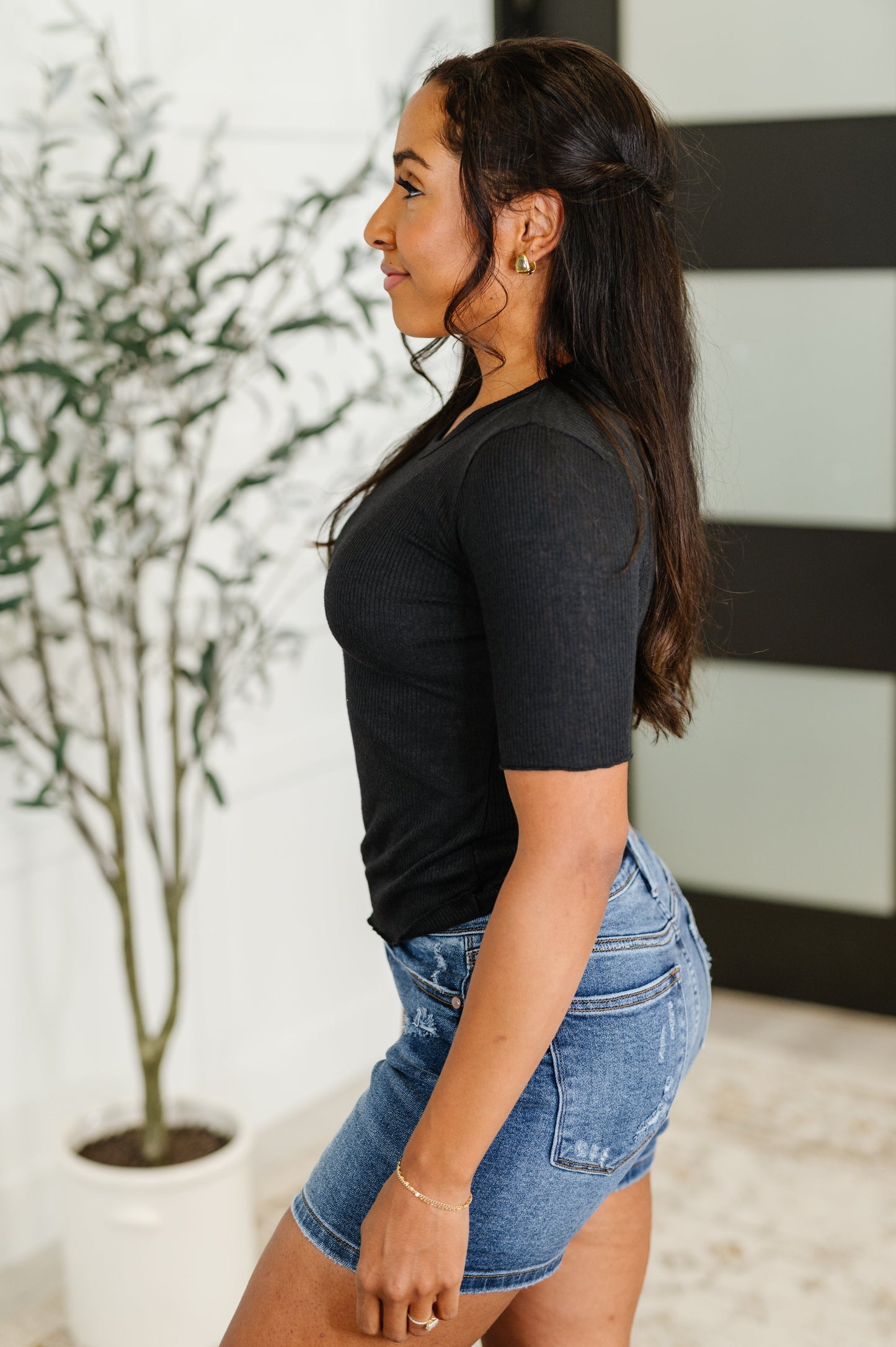 Knit Pick Basic Tee in Black - Southern Divas Boutique