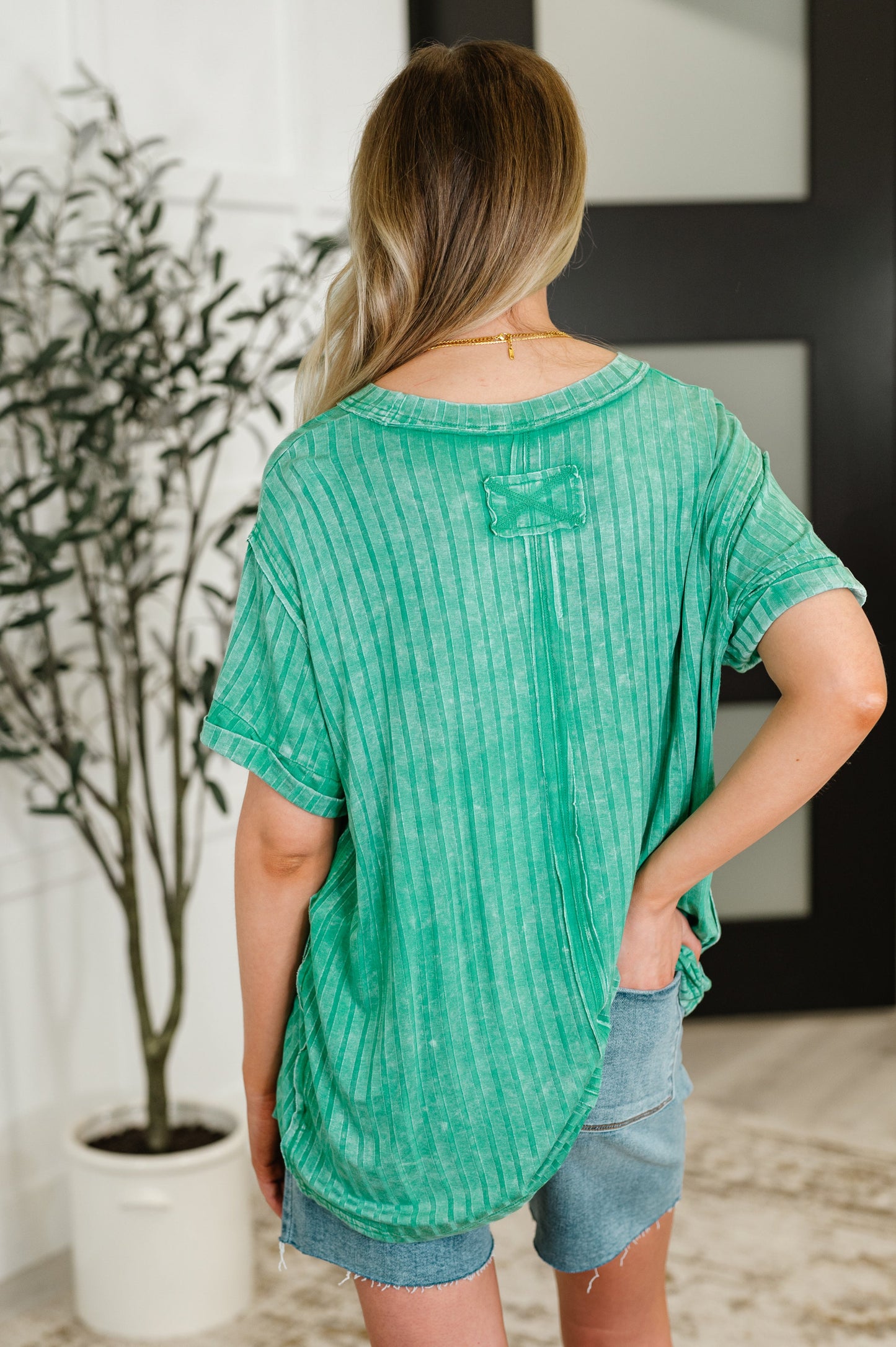 Sunday's Bestie Mineral Wash Top in Kelly Green - Southern Divas Boutique