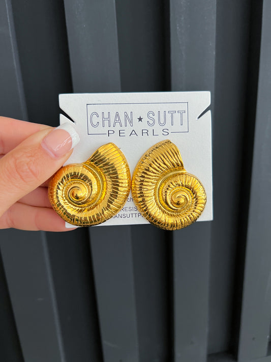 LARGE SHELL EARRINGS - Southern Divas Boutique