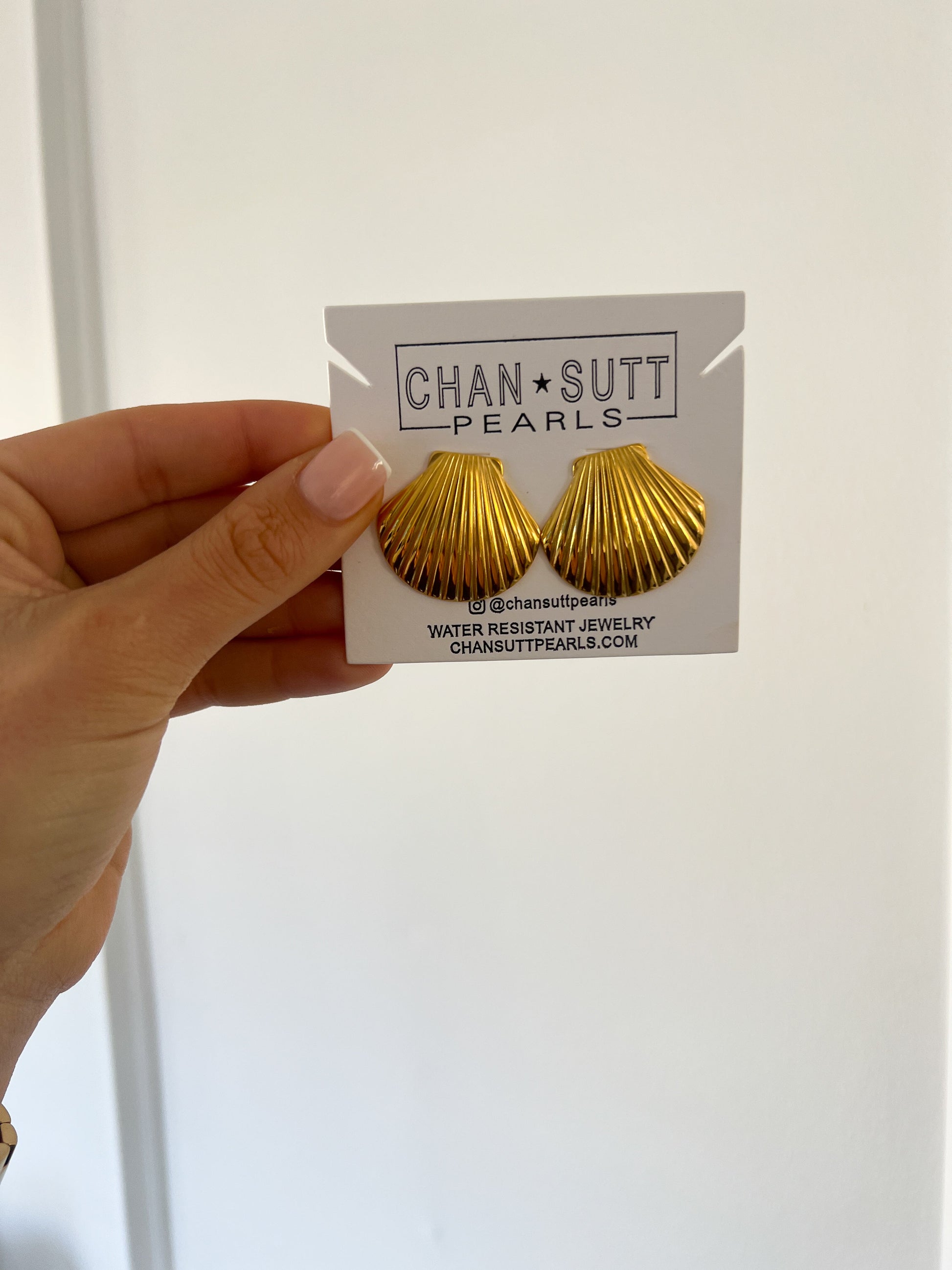 THE SHELL EARRINGS - Southern Divas Boutique