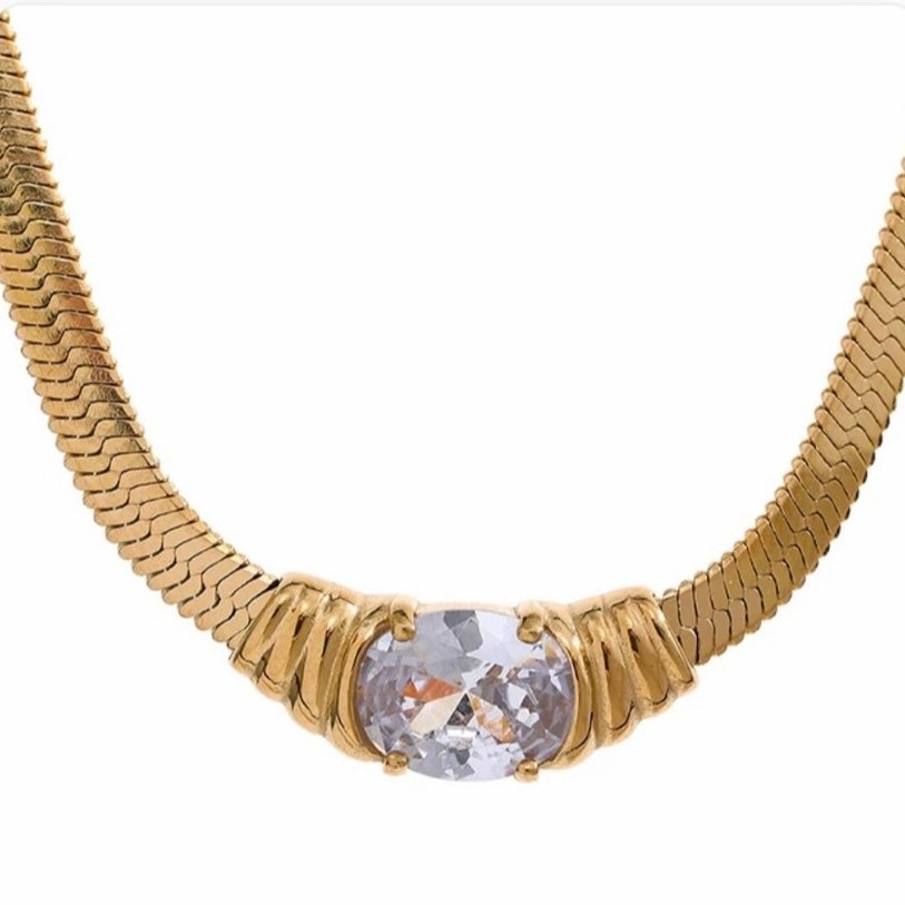 WHITE KYLIE NECKLACE - Southern Divas Boutique