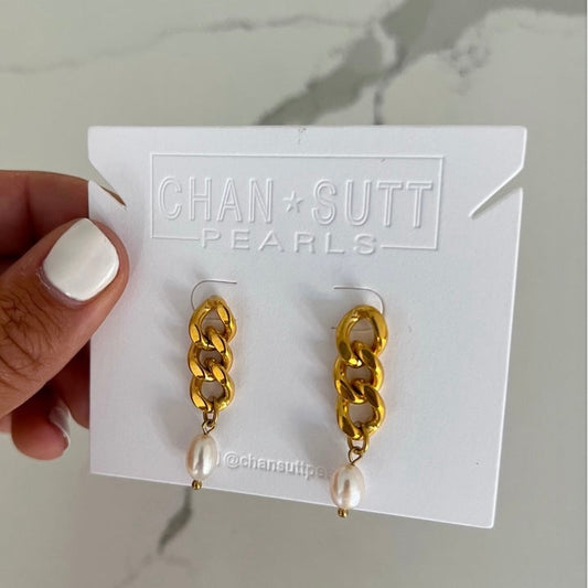 CHAIN + PEARL EARRINGS - Southern Divas Boutique