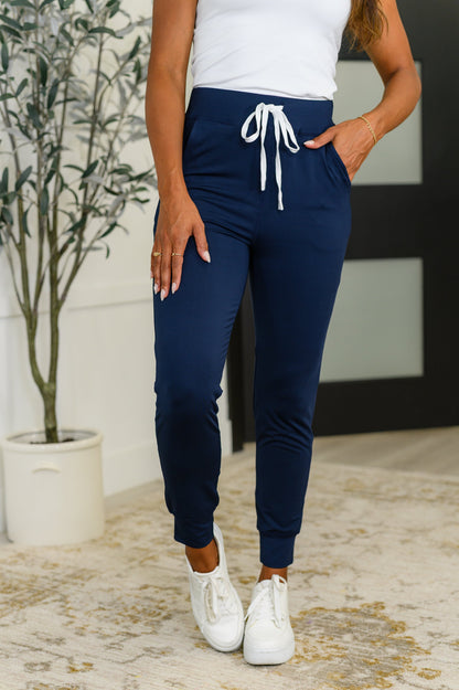 Giving the Run Around Joggers in Navy - Southern Divas Boutique