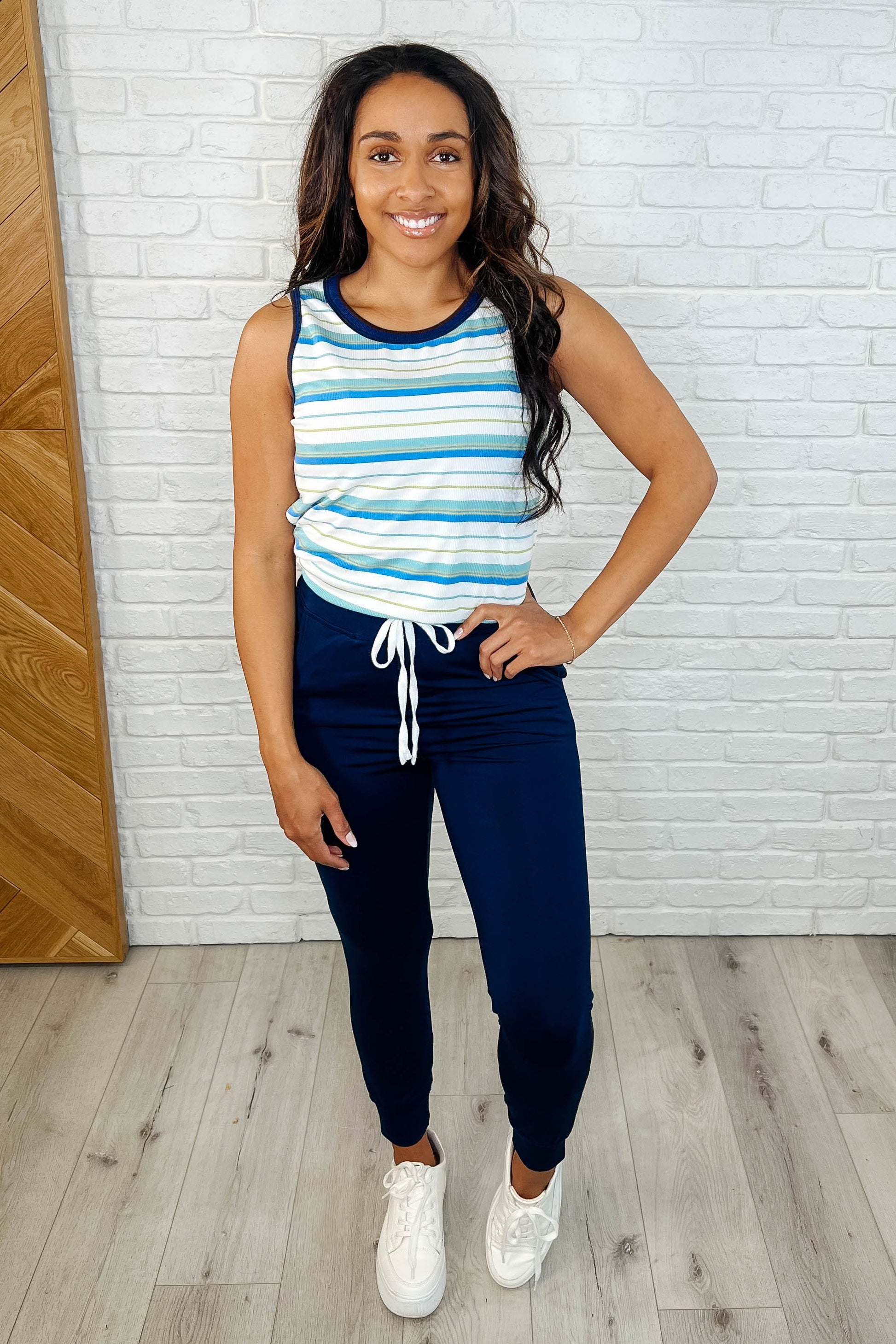 Giving the Run Around Joggers in Navy - Southern Divas Boutique