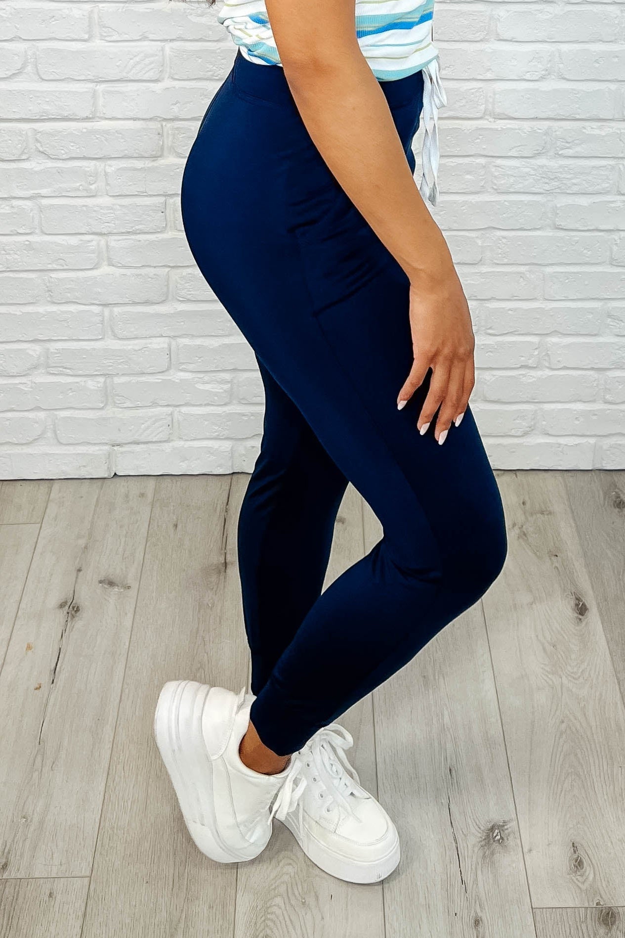 Giving the Run Around Joggers in Navy - Southern Divas Boutique