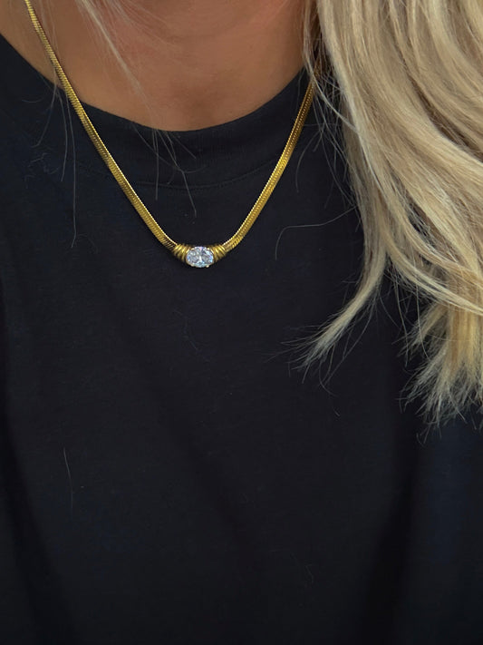 WHITE KYLIE NECKLACE - Southern Divas Boutique
