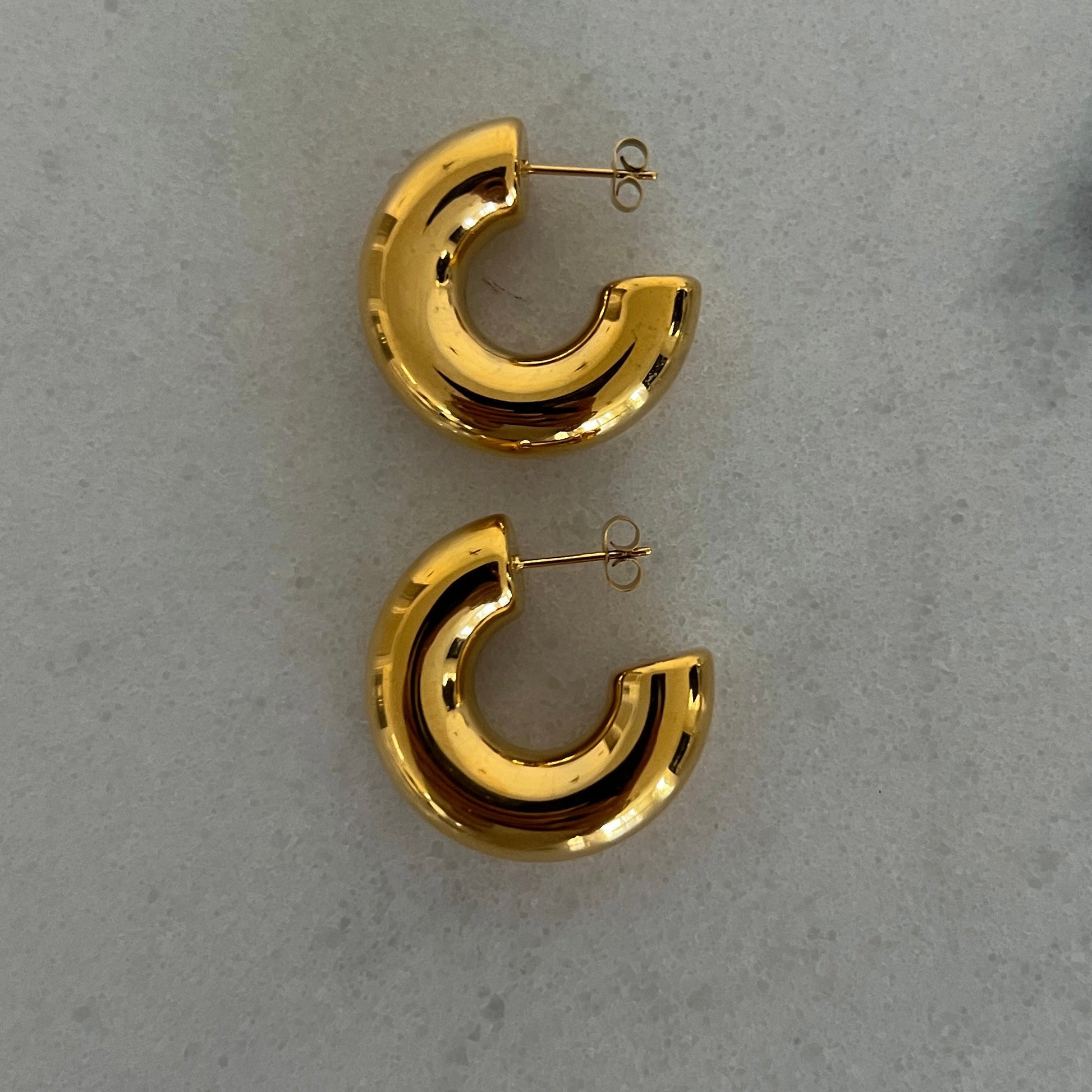 CHUNKY GOLD SMOOTH HOOPS - Southern Divas Boutique