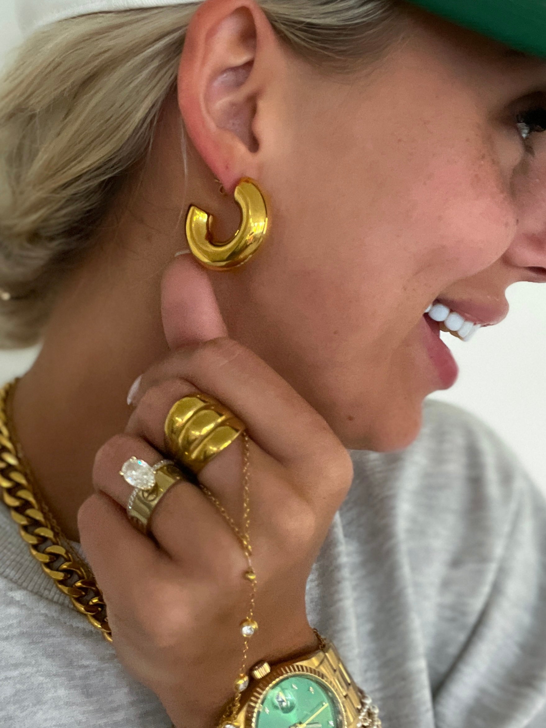 CHUNKY GOLD SMOOTH HOOPS - Southern Divas Boutique