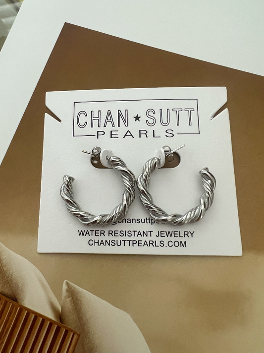 SILVER MEDIUM TWIST HOOPS - Southern Divas Boutique