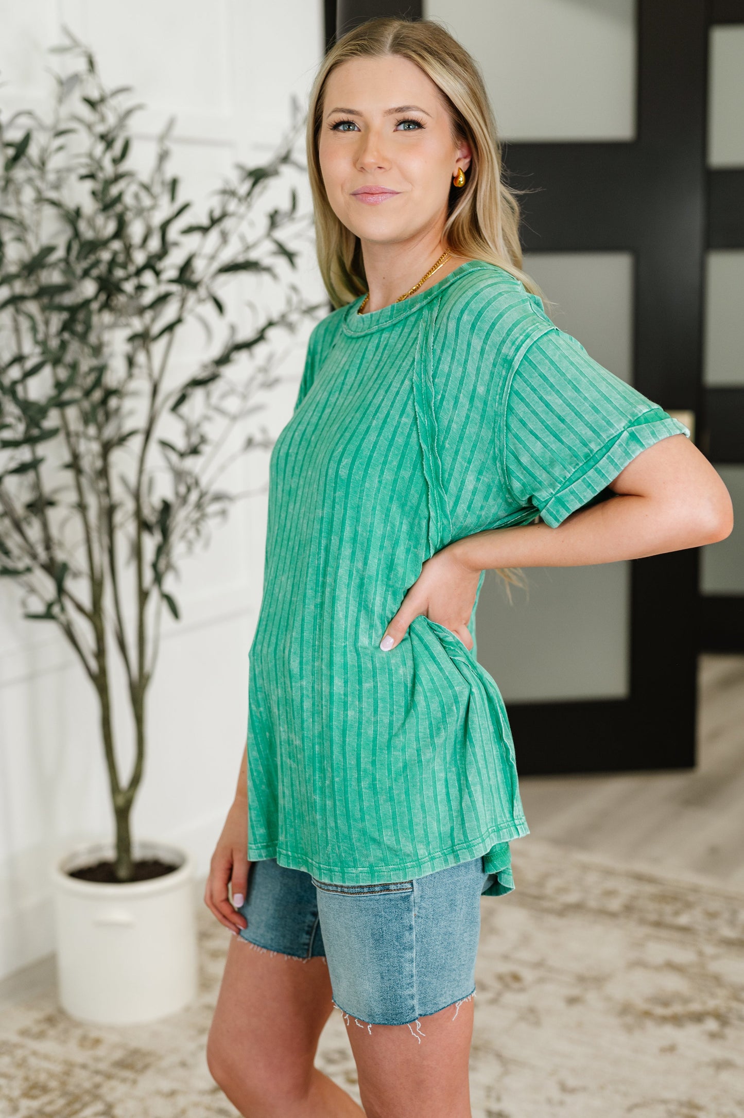 Sunday's Bestie Mineral Wash Top in Kelly Green - Southern Divas Boutique
