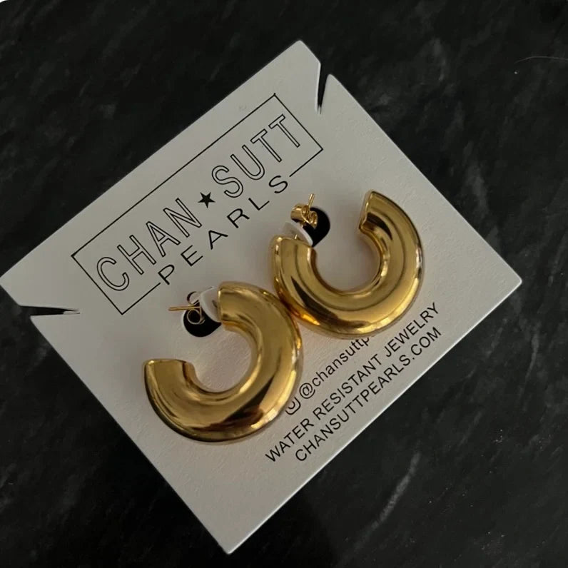 CHUNKY GOLD SMOOTH HOOPS - Southern Divas Boutique